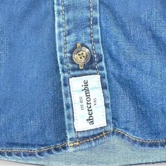 Abercrombie Kids Button Down Denim Shirt Size Small - Picture 4 of 5